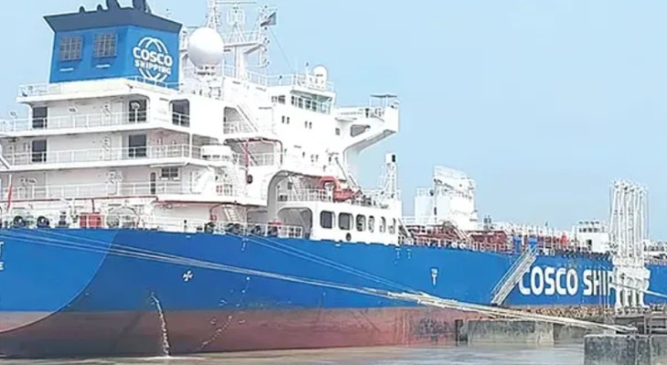 চট্টগ্রাম বন্দরে চলছে তিন জাহাজে আসা জ্বালানি খালাসের কাজ